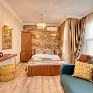 Brown 2 Mansion Oldcity Отель
